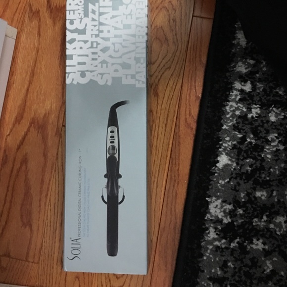 Solia Professional Curling Iron - Picture 2 of 4