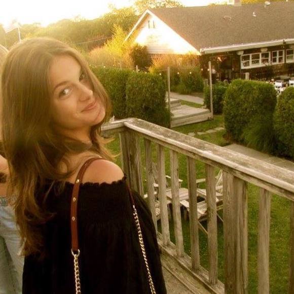 Meet your Posher, Claudia - Picture 1 of 1