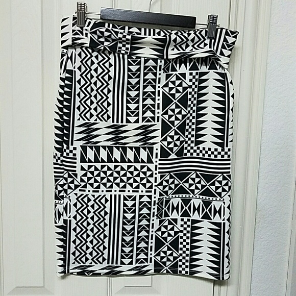 Sz S black/white Lularoe Cassie skirt