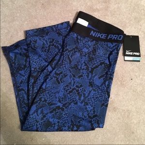Nike pro Capri leggings blue snakeskin