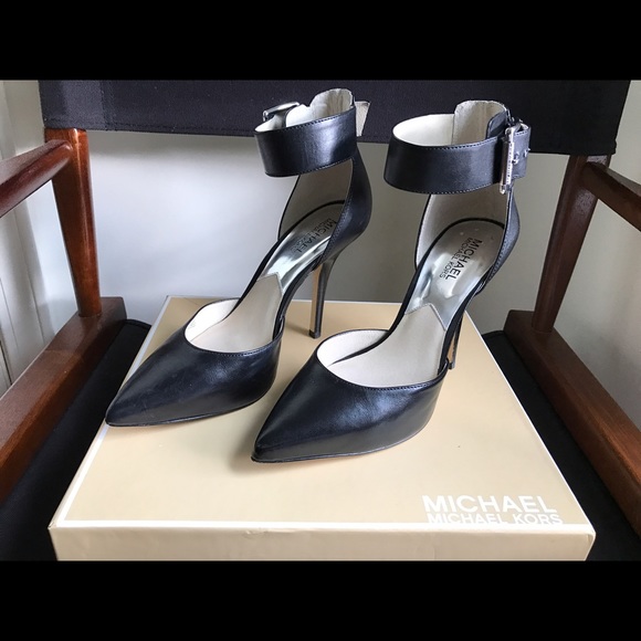 Black Michael Kors Brinkley Pumps