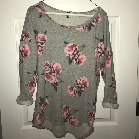 H&M Gray Floral Top - Size Small