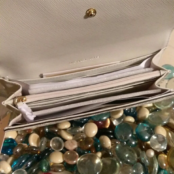 (SOLD)Micheal Kors wallet (No Trade) - Picture 2 of 2