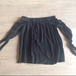 Off the shoulder Tobi Shirt