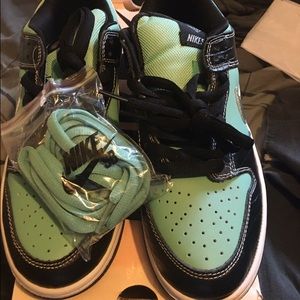 Nike SB Tiffany Dunks Sz 8