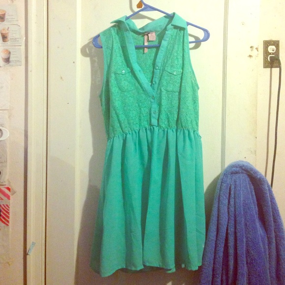 Dress Club spring dress; Large; sea foam green
