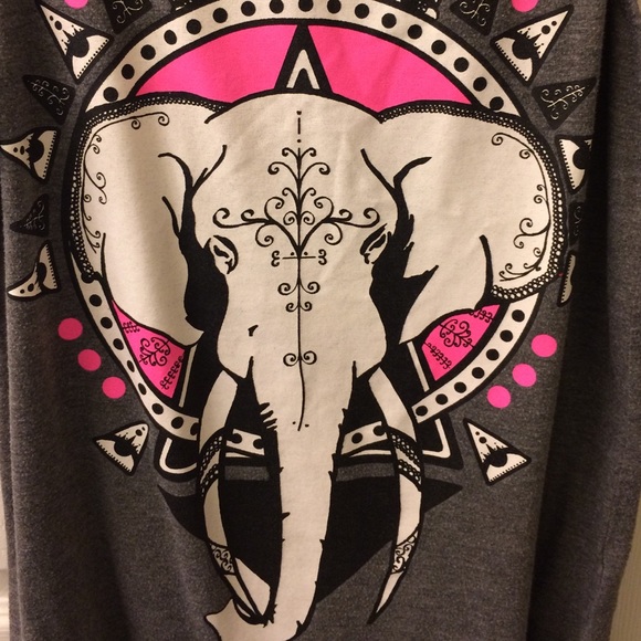 H&M Elephant Top - Picture 2 of 3