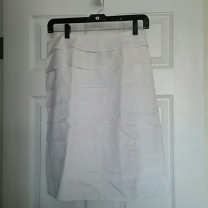 Larry Levine White Tiered Pencil Skirt