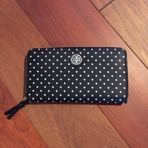 Tory Burch Kerrington Zip Wallet