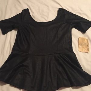 Eyeshadow size L black peplum top