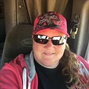 Meet your Posher, Carla