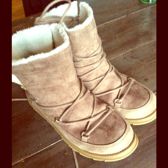 Women's Lace up Boots size 7.5 Like New