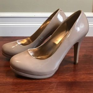 Steve Madden tan patent heels