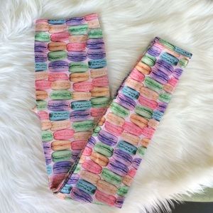 NWOT Macaron pattern stretchy leggings