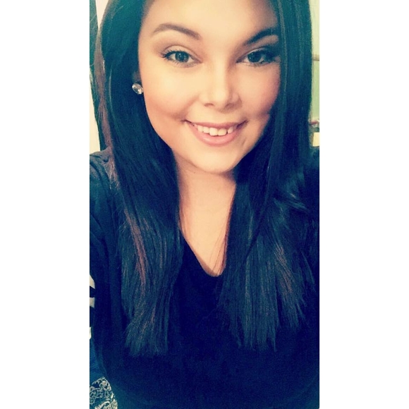 Meet your Posher, Courtney - Picture 1 of 1