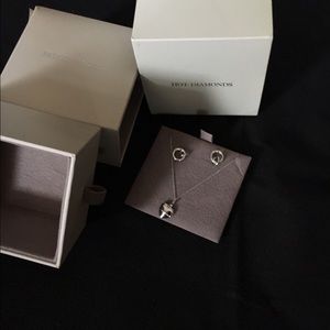 Hot diamonds necklace set