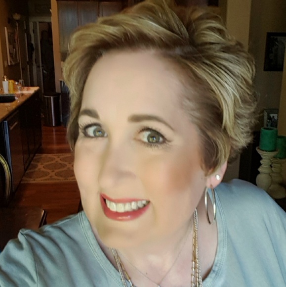 Meet your Posher, Sheila - Picture 3 of 3