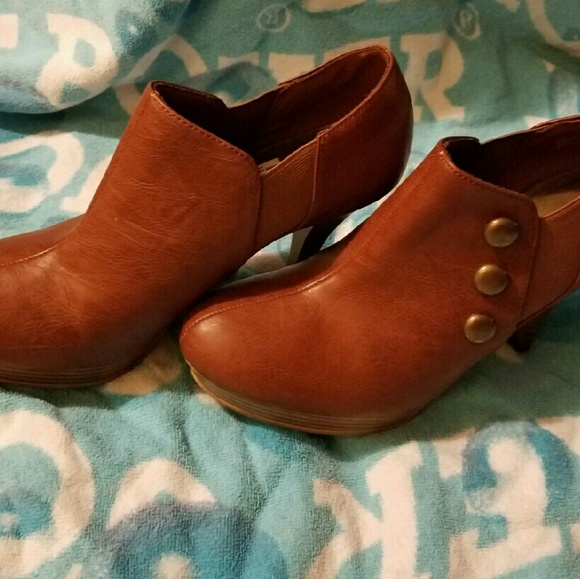 Shoe - Picture 2 of 4