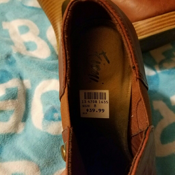 Shoe - Picture 3 of 4