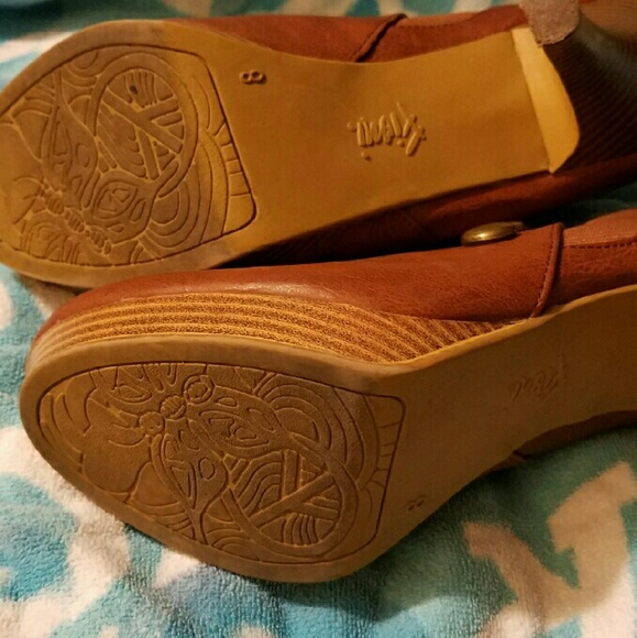 Shoe - Picture 4 of 4