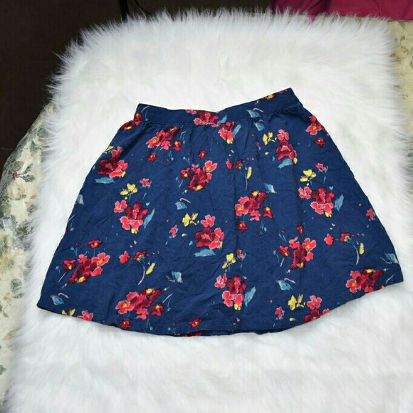 Hollister Dresses & Skirts - Hollister Floral Detail Navy Skirt
