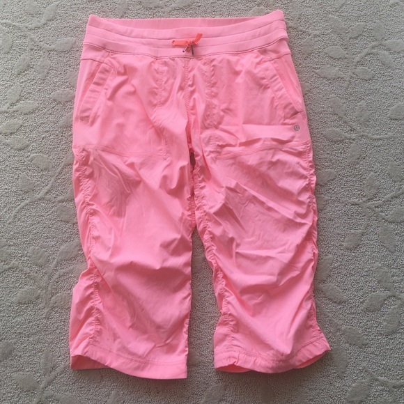 NWOT lululemon dance studio crop