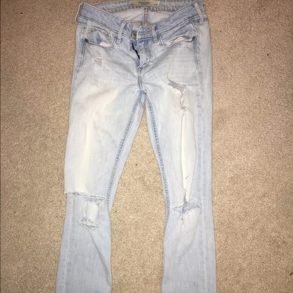 Light wash ripped abercrombie skinny jeans