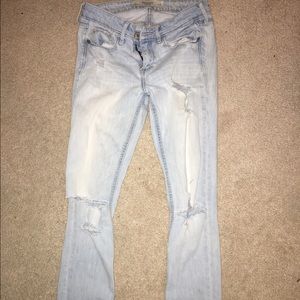 Light wash ripped abercrombie skinny jeans
