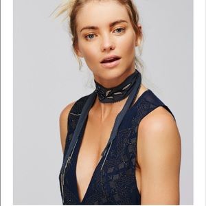 Chaan Lu- skinny neck scarf