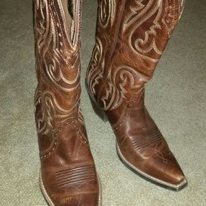 Womens Ariat boots.