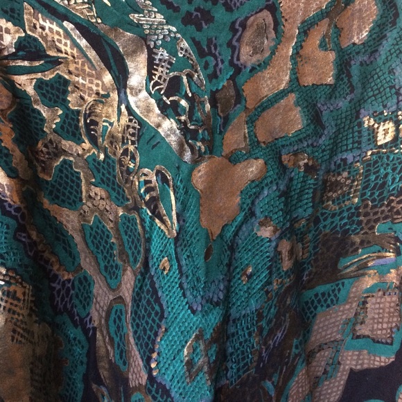 Long sleeve metallic snake skin print tee - Picture 2 of 3