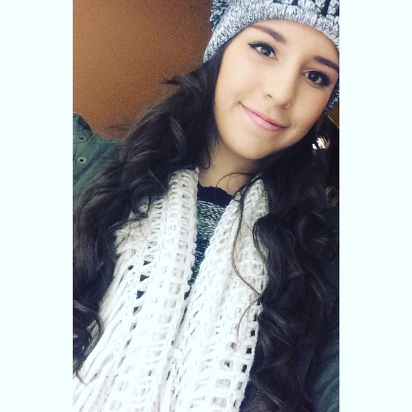 Meet your Posher, Mayra - Picture 1 of 1