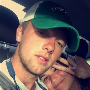 Meet your Posher, Devin