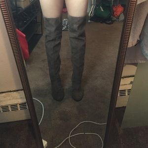 Knee high Suede boots!