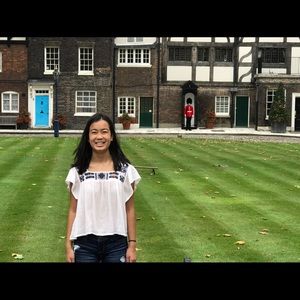 Meet your Posher, Kayla