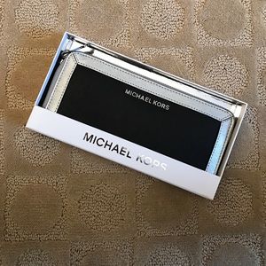 Michael Kors Black and Silver wallet: BRAND NEW