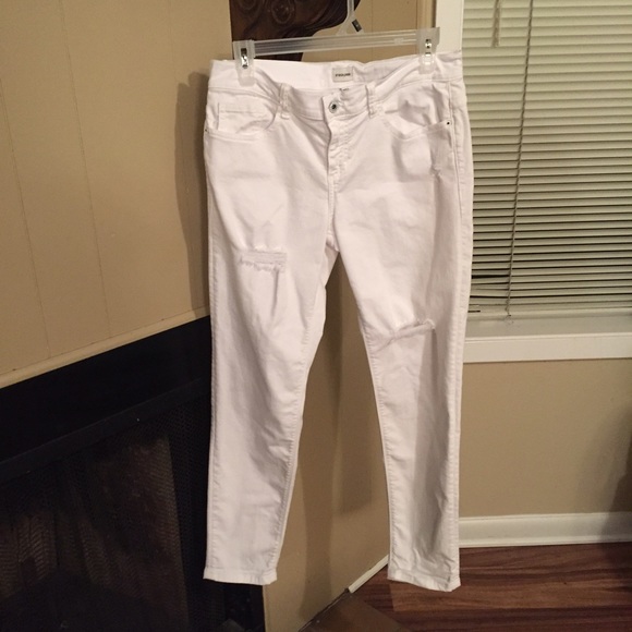 White distressed ankle jeans