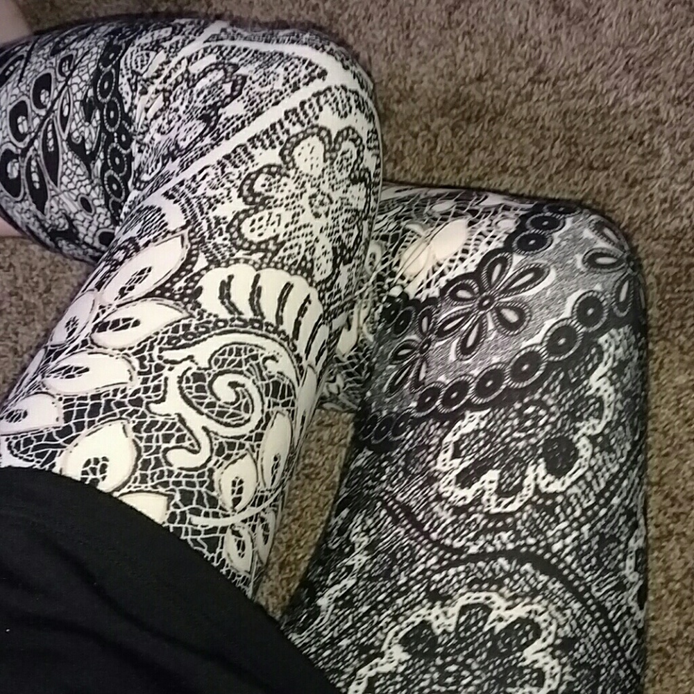Beautiful Whimsical Print Leggings - Picture 6 of 6