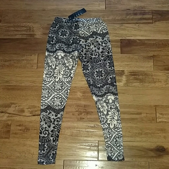 Beautiful Whimsical Print Leggings - Picture 2 of 6