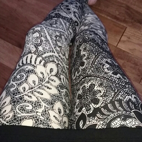 Beautiful Whimsical Print Leggings - Picture 4 of 6