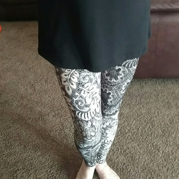 Beautiful Whimsical Print Leggings - Picture 5 of 6