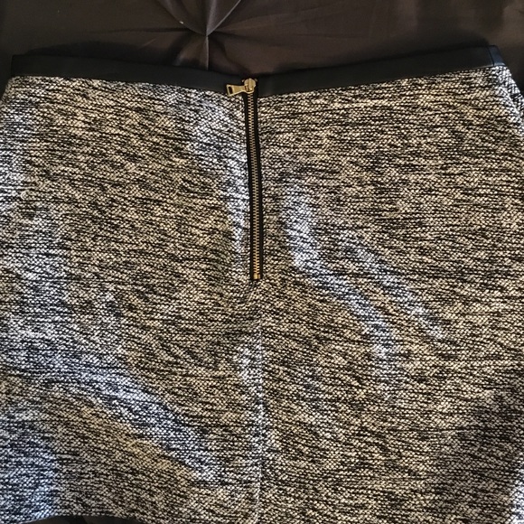 Women's mid waist skirt - Picture 3 of 3