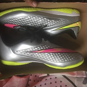 Nike Jr. Hypervenom size 5.5Y condition: 9/10