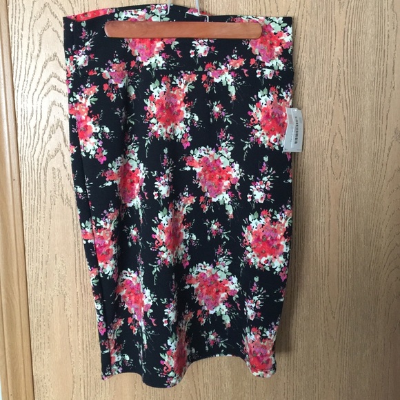 LuLaRoe Cassie skirt, size L New With Tags!