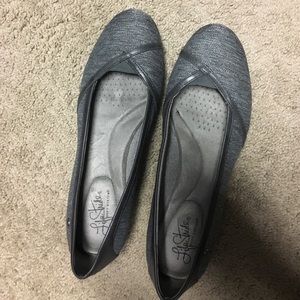 Lifestride browinsh gray flats