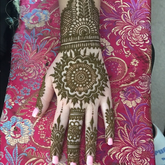 Meet your Posher, Hajira - Picture 1 of 1