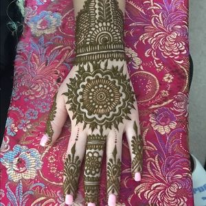 Meet your Posher, Hajira