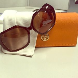 TORY BURCH Sunglasses, style TY7051.
