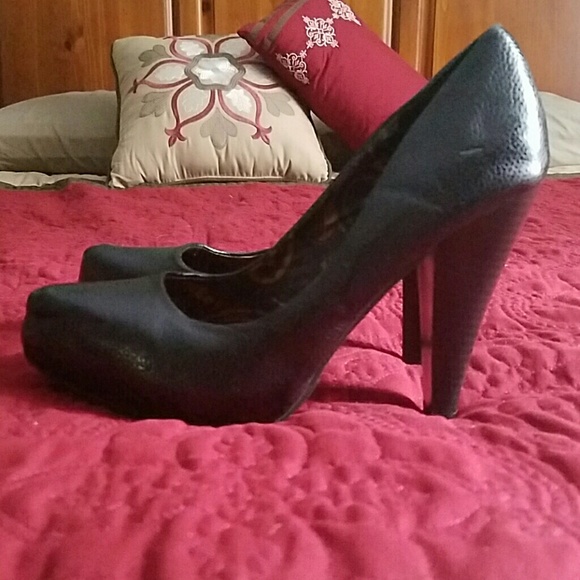 Black Dollhouse Pumps