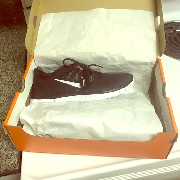 Brand new / Never won Nike 5.0 Frees